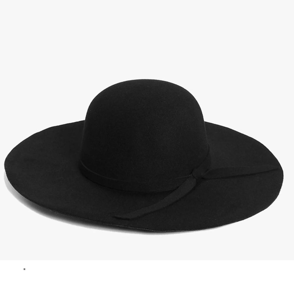 Black floppy hat 🖤